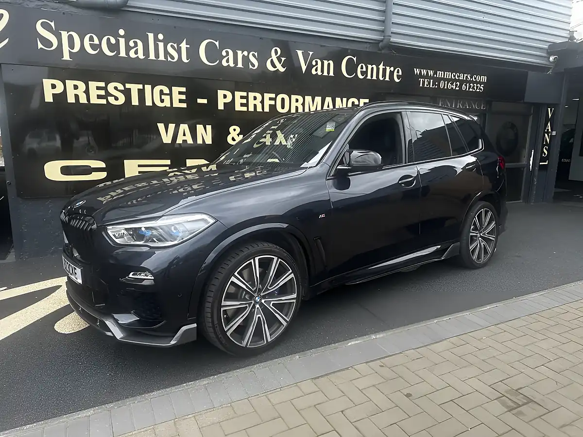 Used 2019 BMW X5 M Sport Black - Front View