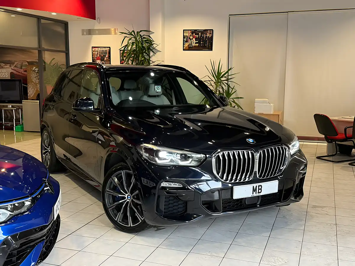 Used 2019 BMW X5 M Sport Black - Front View