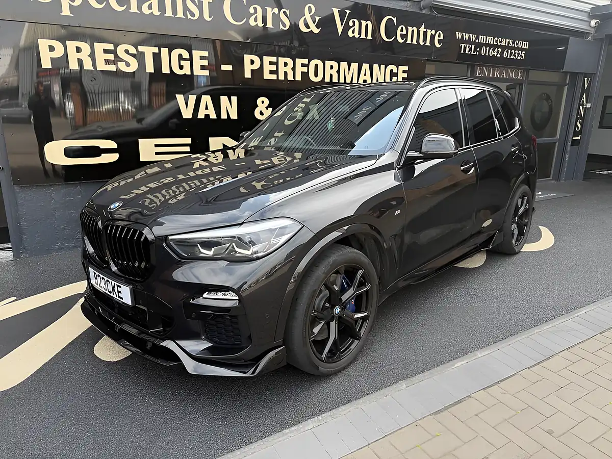 Used 2019 BMW X5 M Sport Black - Front View