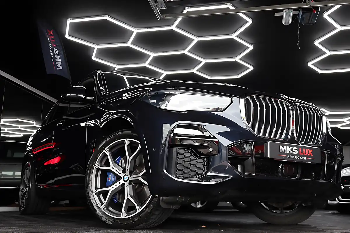Used 2019 BMW X5 M Sport Black - Front View