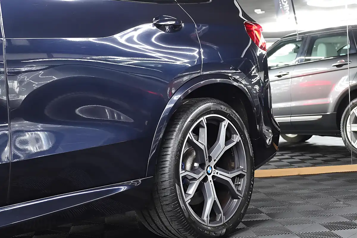 Used 2019 BMW X5 M Sport Black - Interior and Exterior details 8