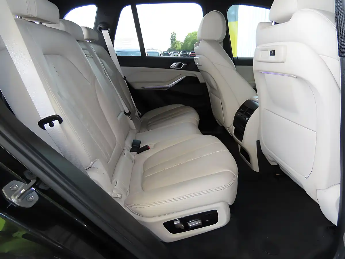 Used 2019 BMW X5 M Sport Black - Interior and Exterior details 9