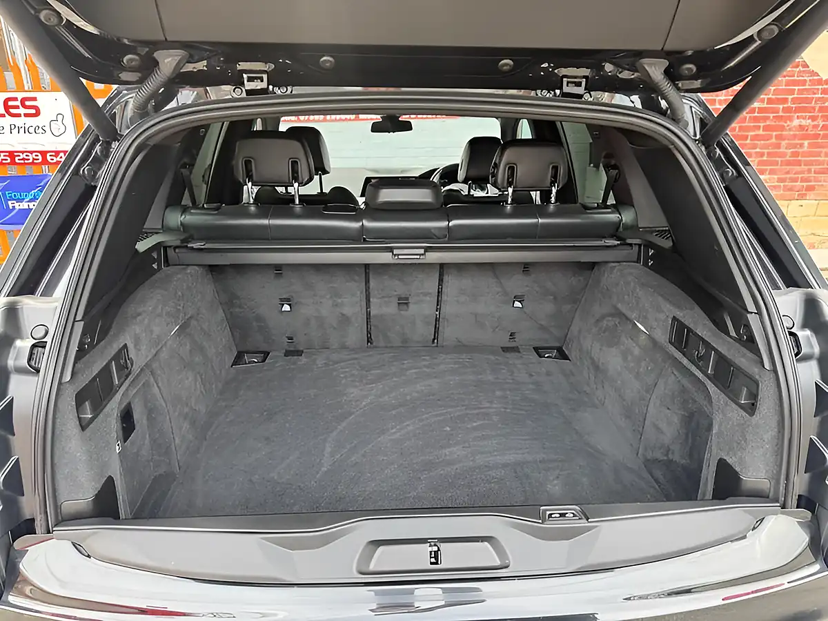 Used 2019 BMW X5 M Sport Black - Interior and Exterior details 10