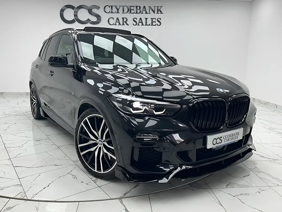 Used 2019 BMW X5 M Sport Black - Front View