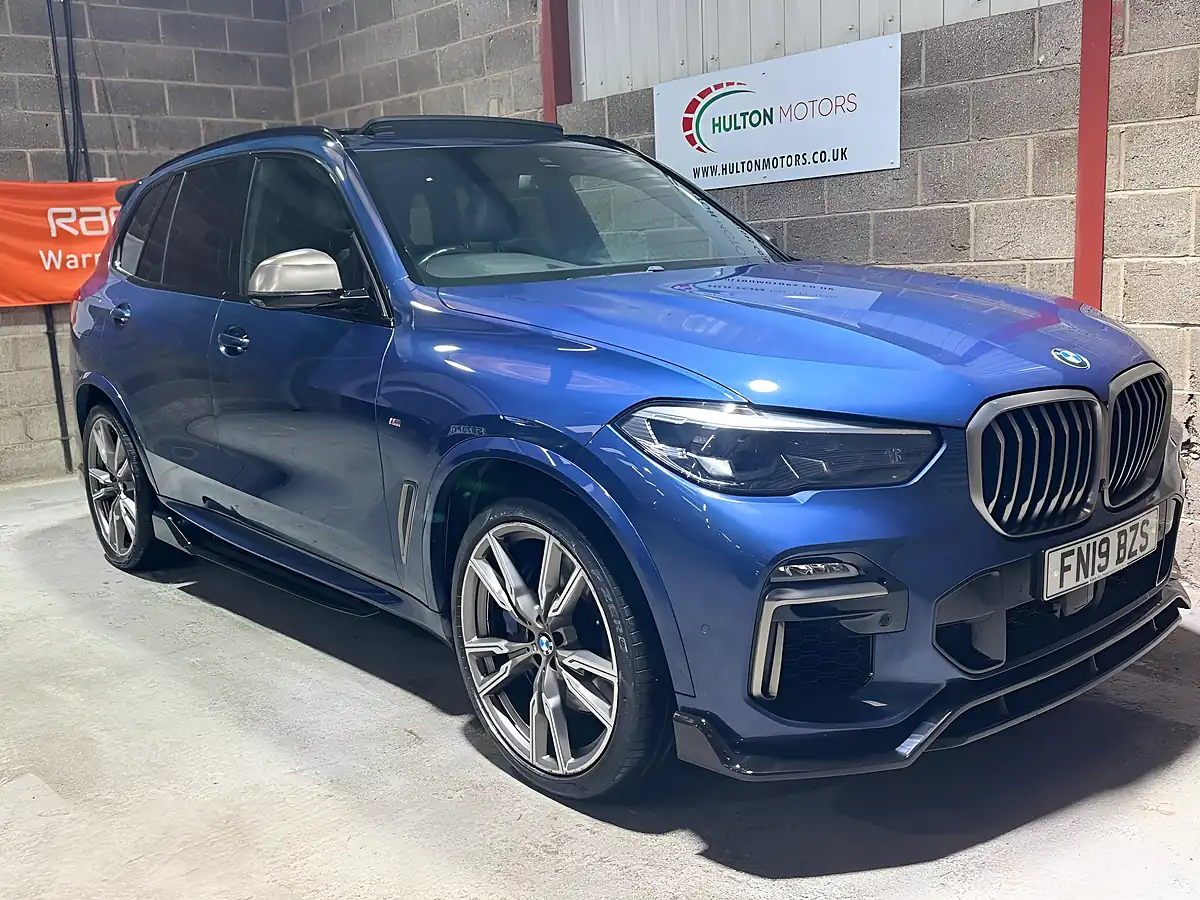 Used 2019 BMW X5 M Sport Blue - Front View