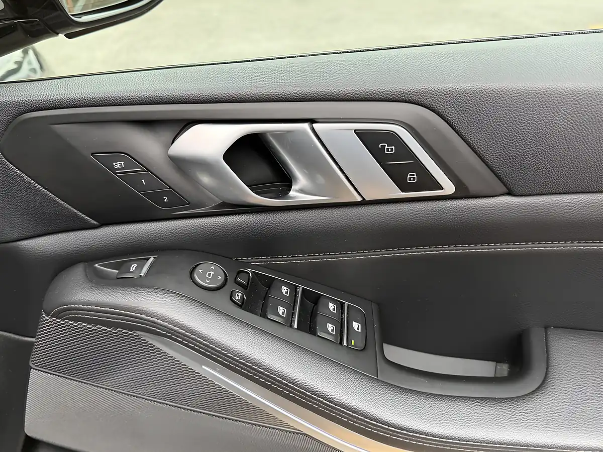 Used 2019 BMW X5 M Sport Grey - Interior and Exterior details 4