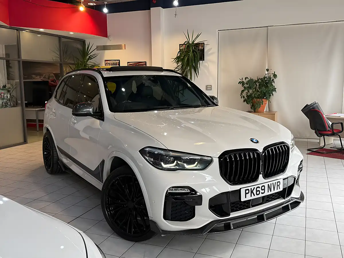 Used 2019 BMW X5 M Sport White - Front View