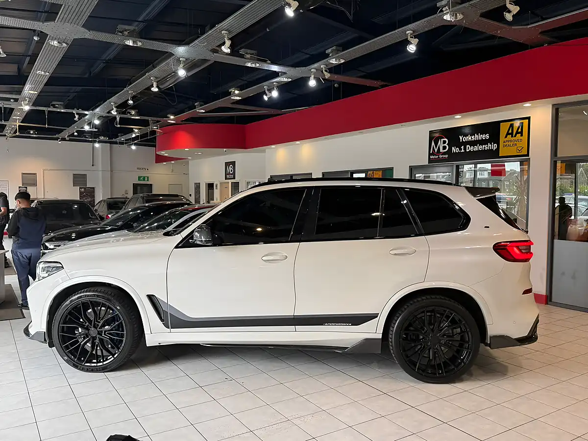 Used 2019 BMW X5 M Sport White - Interior and Exterior details 4