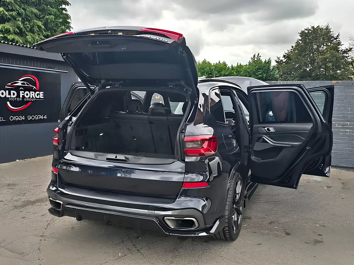 Used 2019 BMW X5 Xdrive Black - Interior and Exterior details 12