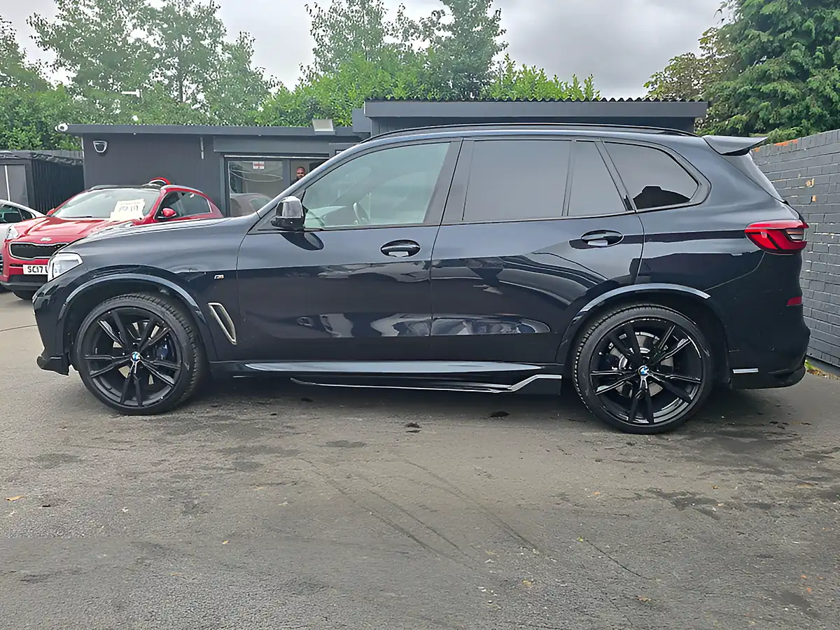 Used 2019 BMW X5 Xdrive Black - Interior and Exterior details 6