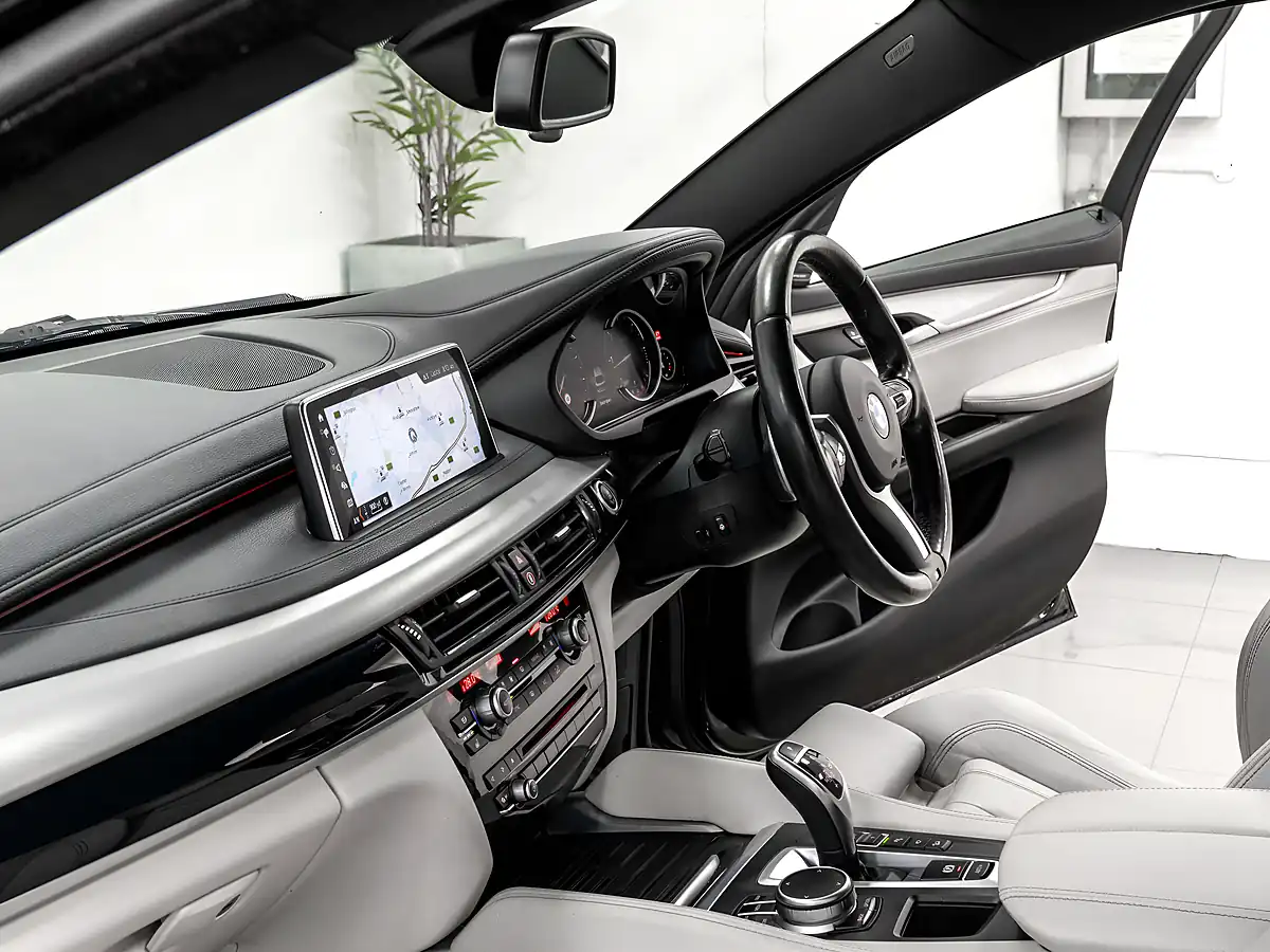 Used 2019 BMW X6 M Sport Carbon Black - Interior and Exterior details 16