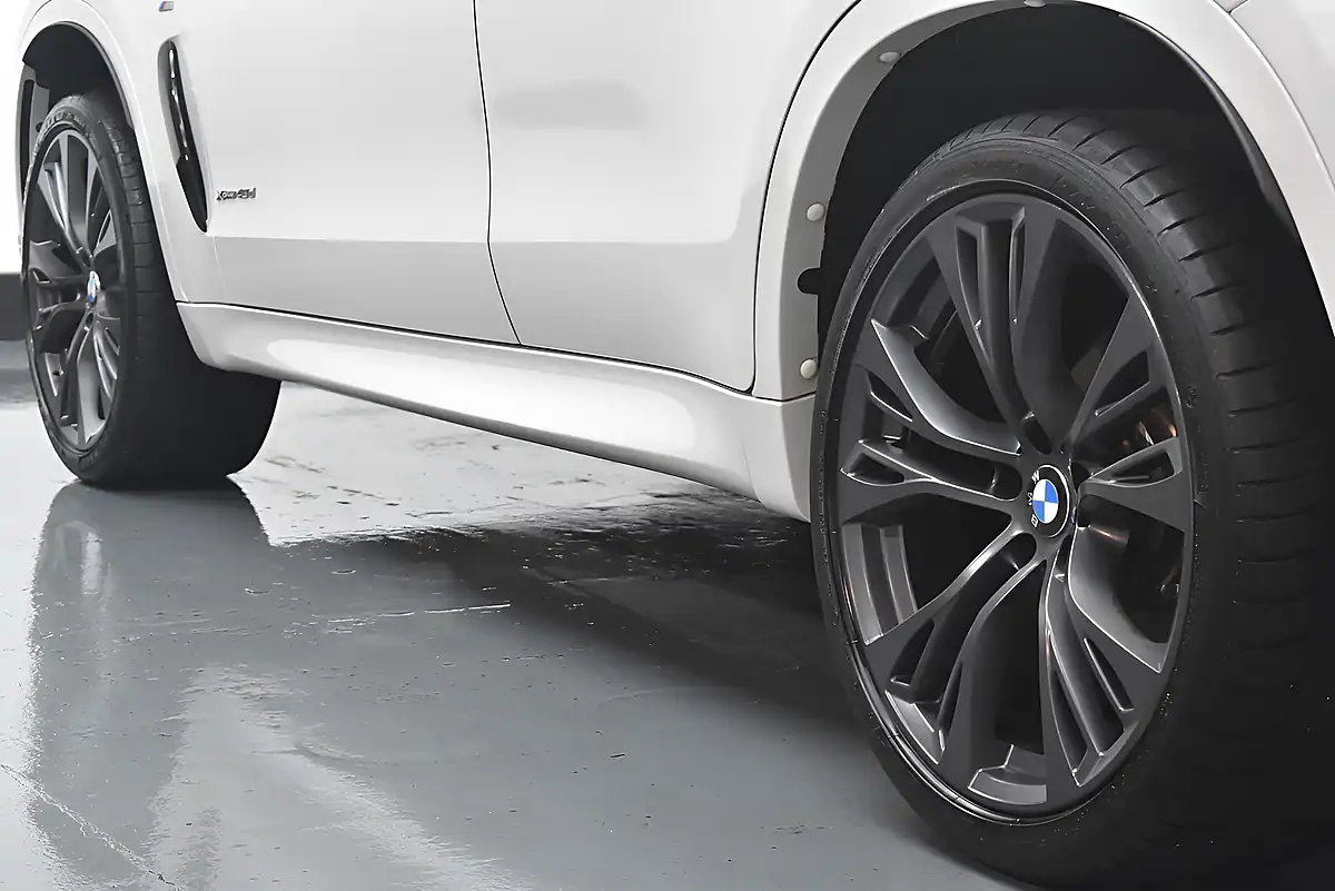 Used 2019 BMW X6 M Sport Mineral White - Interior and Exterior details 11