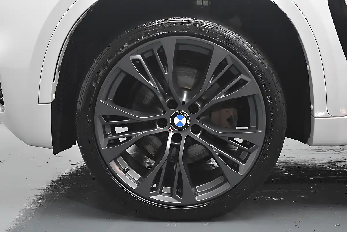 Used 2019 BMW X6 M Sport Mineral White - Interior and Exterior details 9