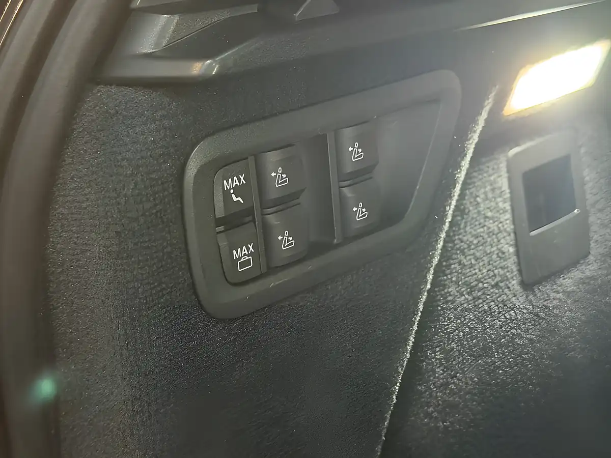 Used 2019 BMW X7 M Sport Grey - Interior and Exterior details 14