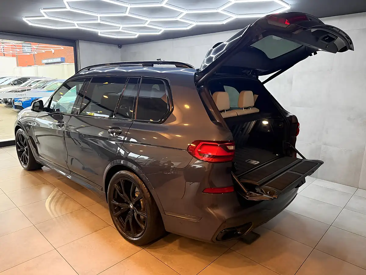 Used 2019 BMW X7 M Sport Grey - Interior and Exterior details 7