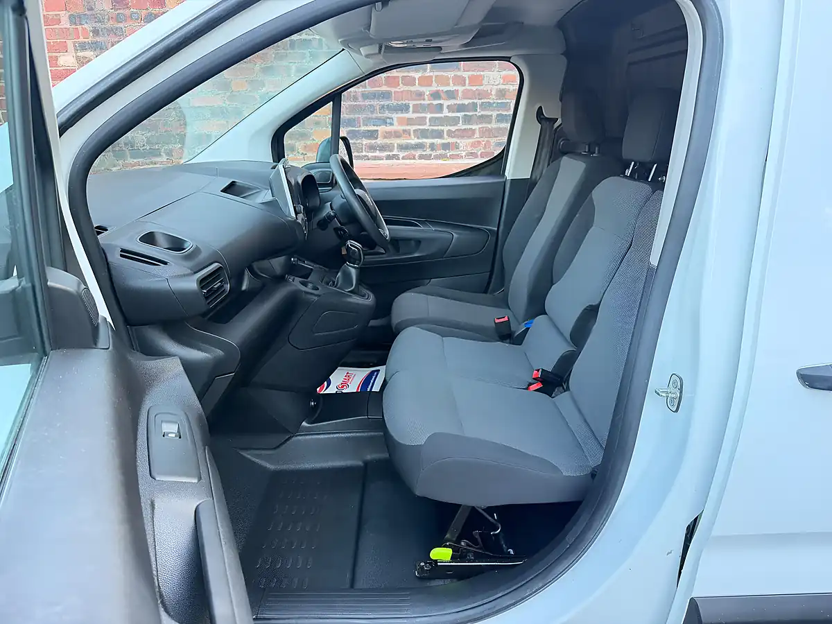 Used 2019 Citroen Berlingo 650 Enterprise White - Interior and Exterior details 10