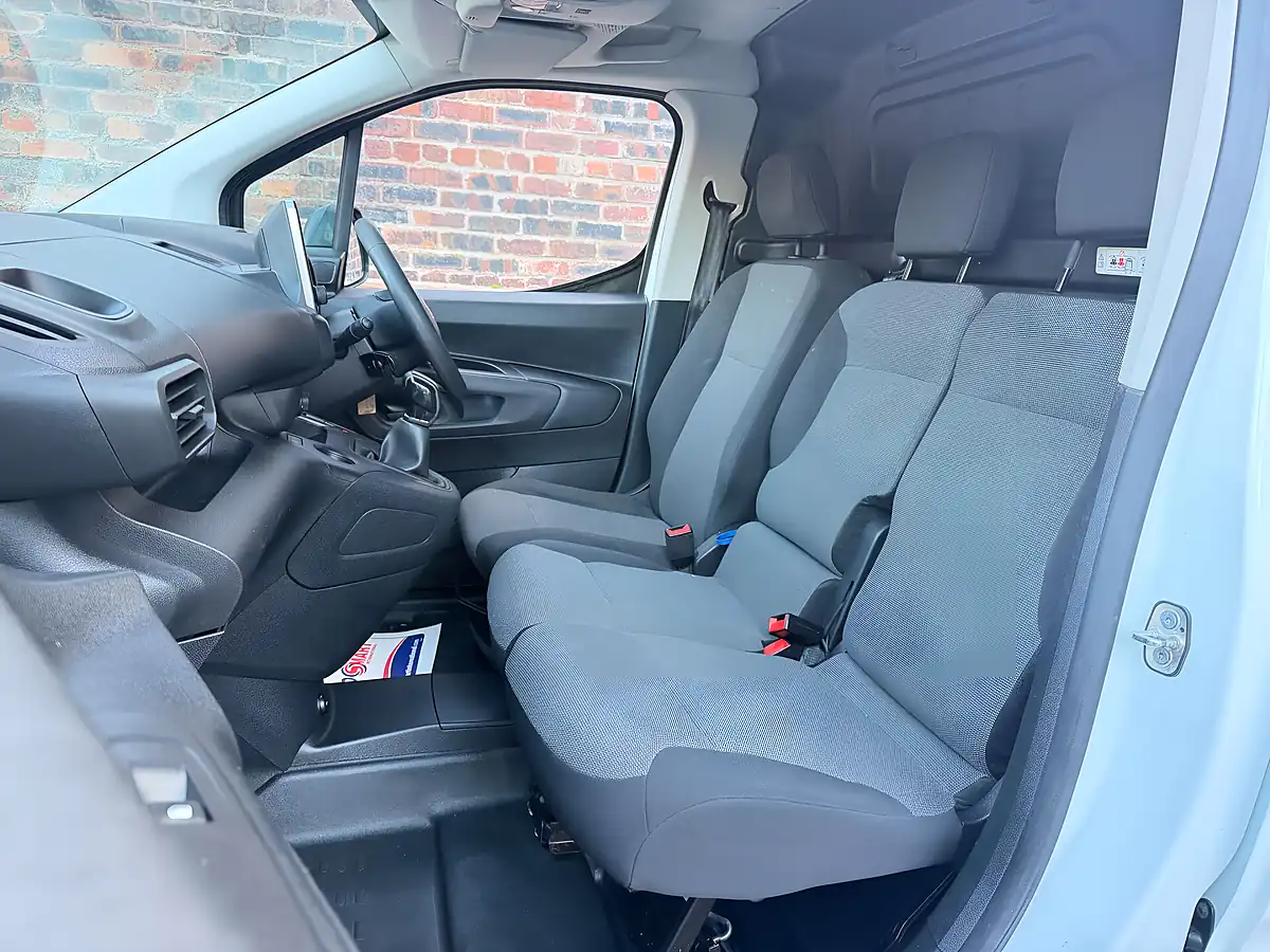 Used 2019 Citroen Berlingo 650 Enterprise White - Interior and Exterior details 12