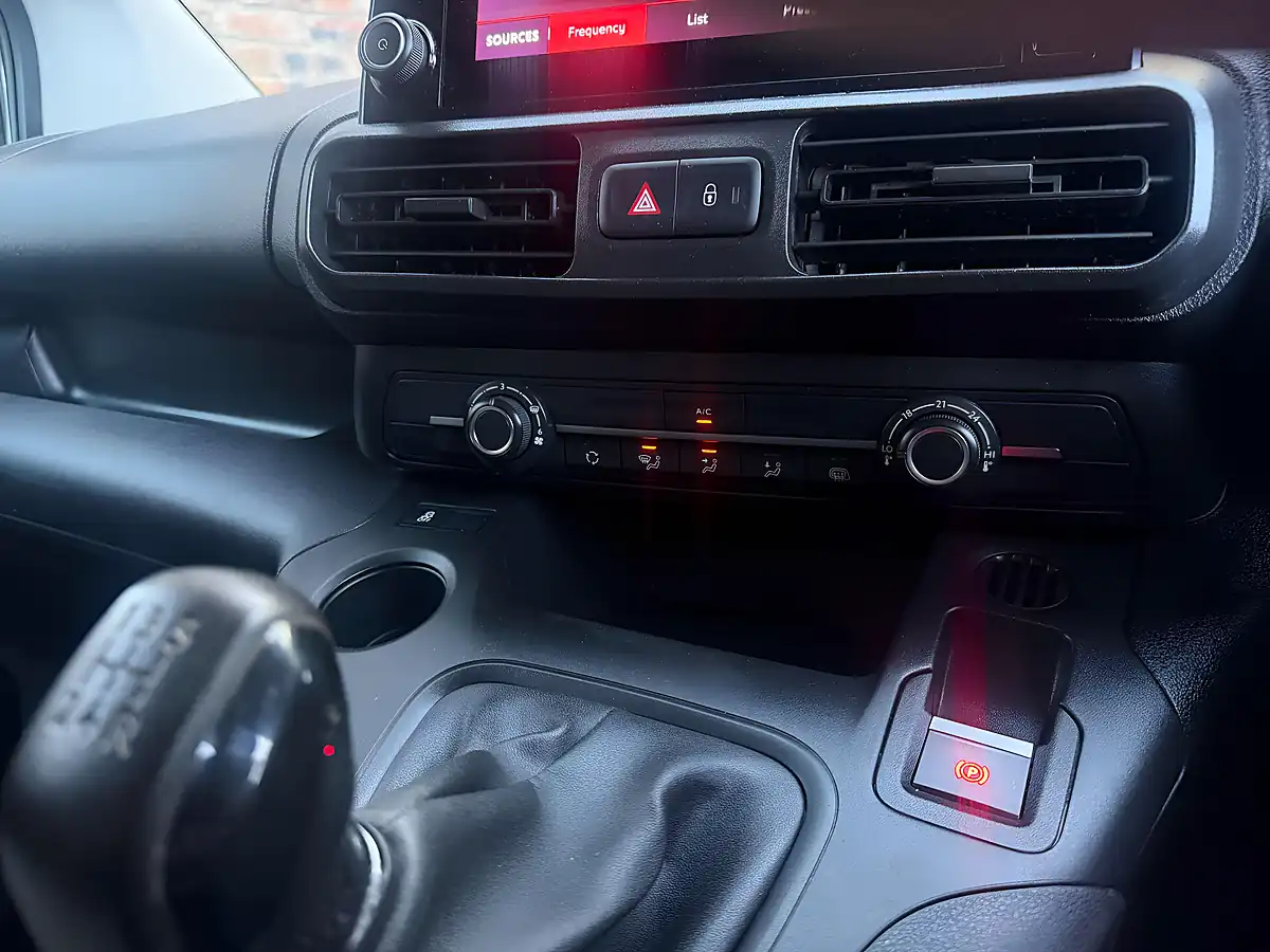 Used 2019 Citroen Berlingo 650 Enterprise White - Interior and Exterior details 17