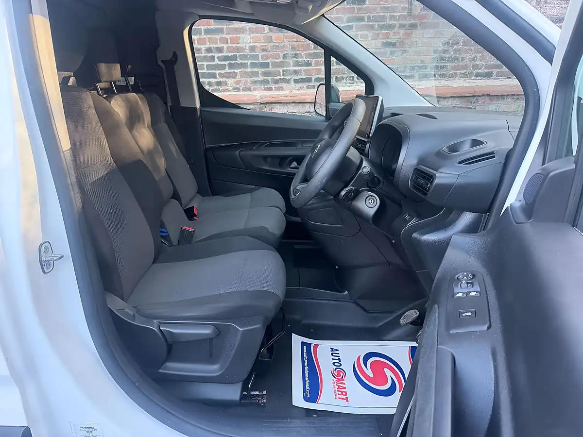 Used 2019 Citroen Berlingo 650 Enterprise White - Interior and Exterior details 7