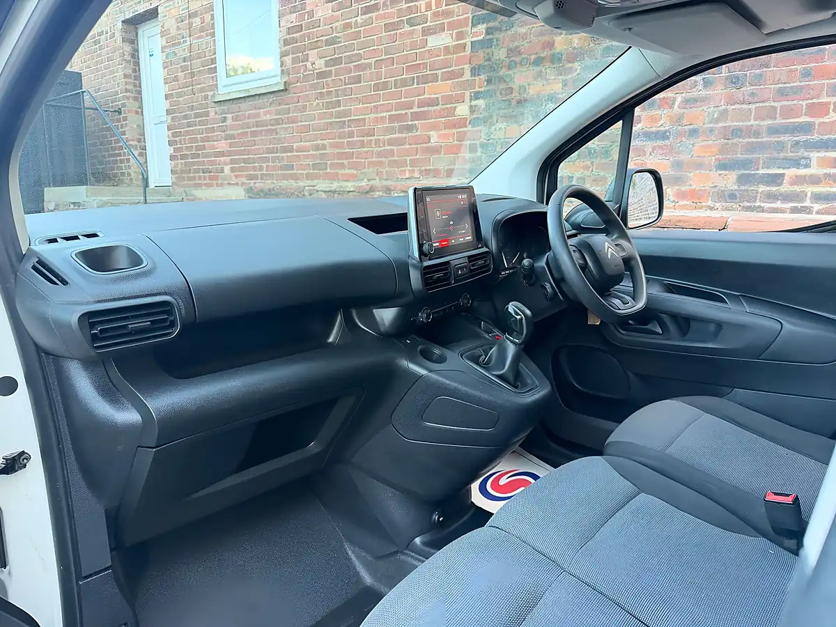 Used 2019 Citroen Berlingo 650 Enterprise White - Interior and Exterior details 9