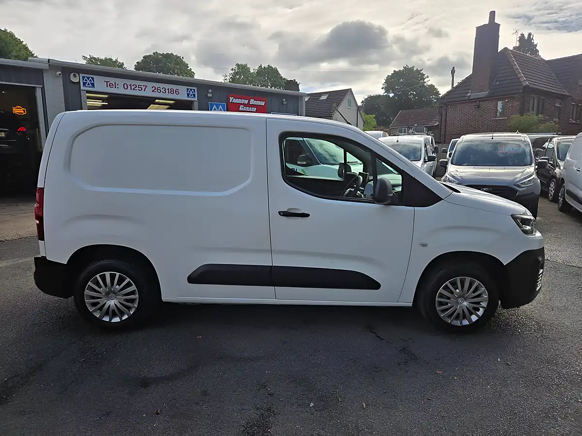 Used 2019 Citroen Berlingo 650Kg Enterprise White - Interior and Exterior details 12