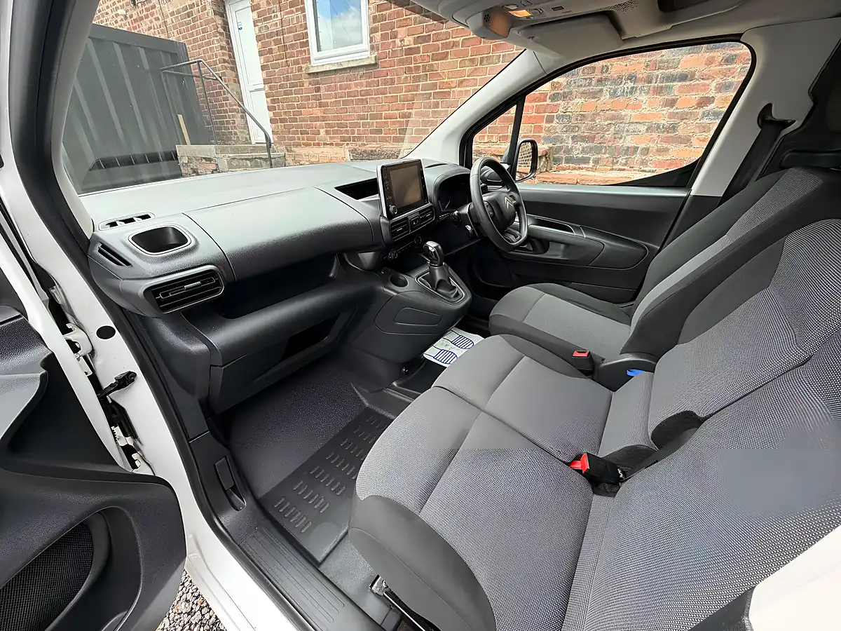 Used 2019 Citroen Berlingo 950 Enterprise Blue White - Interior and Exterior details 11