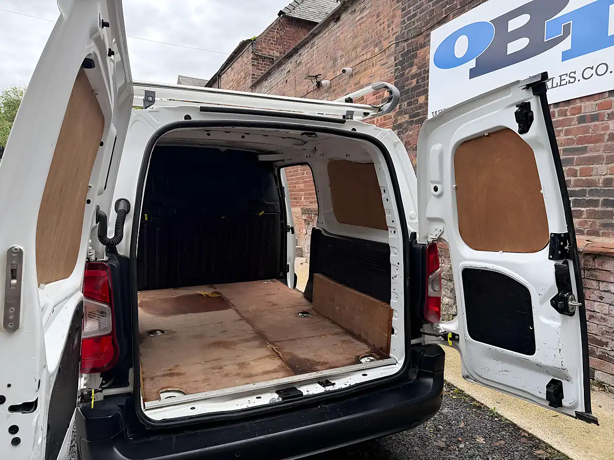 Used 2019 Citroen Berlingo 950 Enterprise Blue White - Interior and Exterior details 13