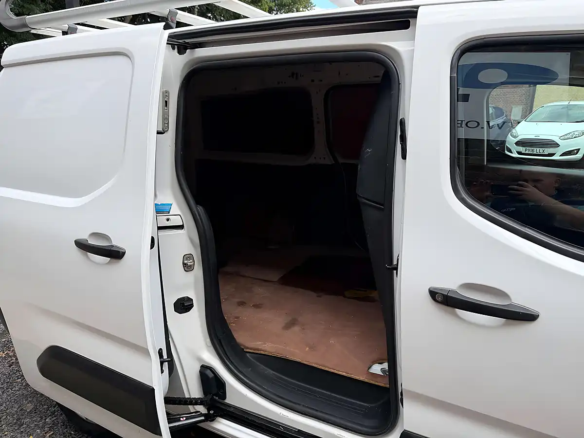 Used 2019 Citroen Berlingo 950 Enterprise Blue White - Interior and Exterior details 14
