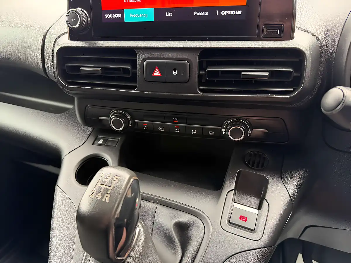 Used 2019 Citroen Berlingo 950 Enterprise Blue White - Interior and Exterior details 17