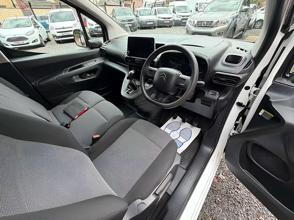 Used 2019 Citroen Berlingo 950 Enterprise Blue White - Interior and Exterior details 9