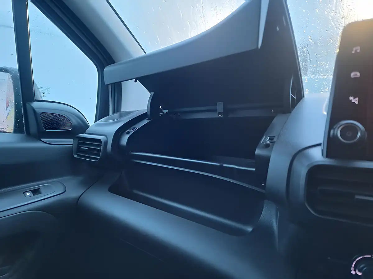 Used 2019 Citroen Berlingo Enterprise M White - Interior and Exterior details 16