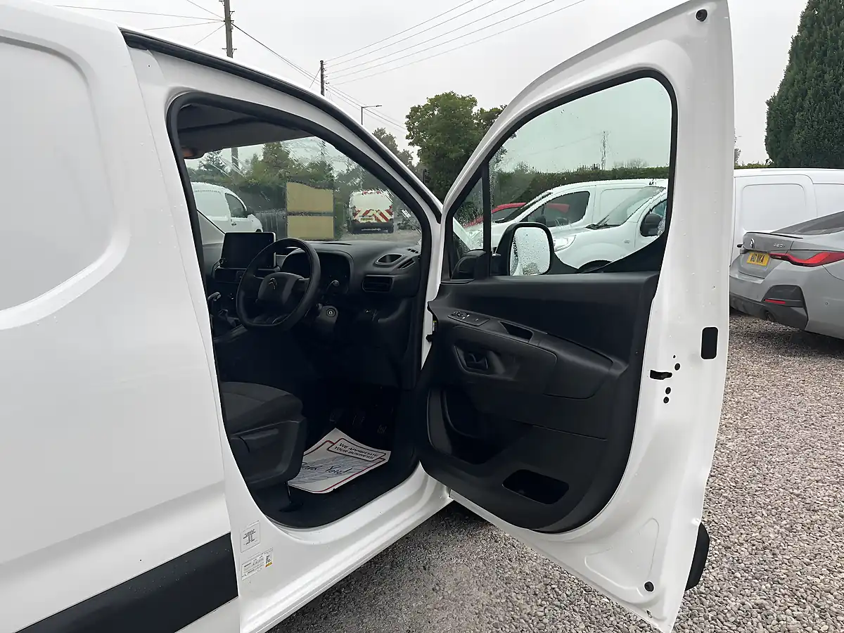 Used 2019 Citroen Berlingo Enterprise M White - Interior and Exterior details 15