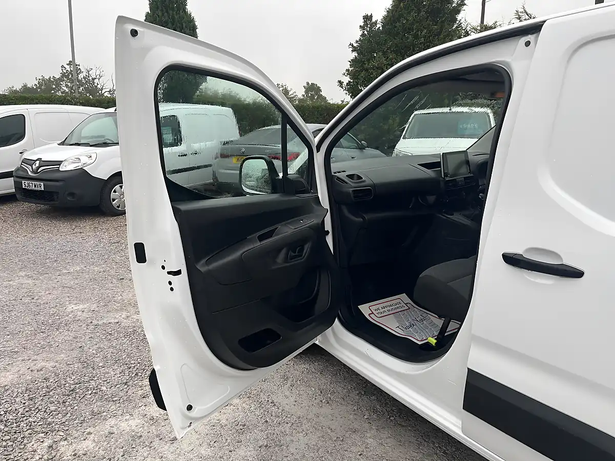 Used 2019 Citroen Berlingo Enterprise M White - Interior and Exterior details 17