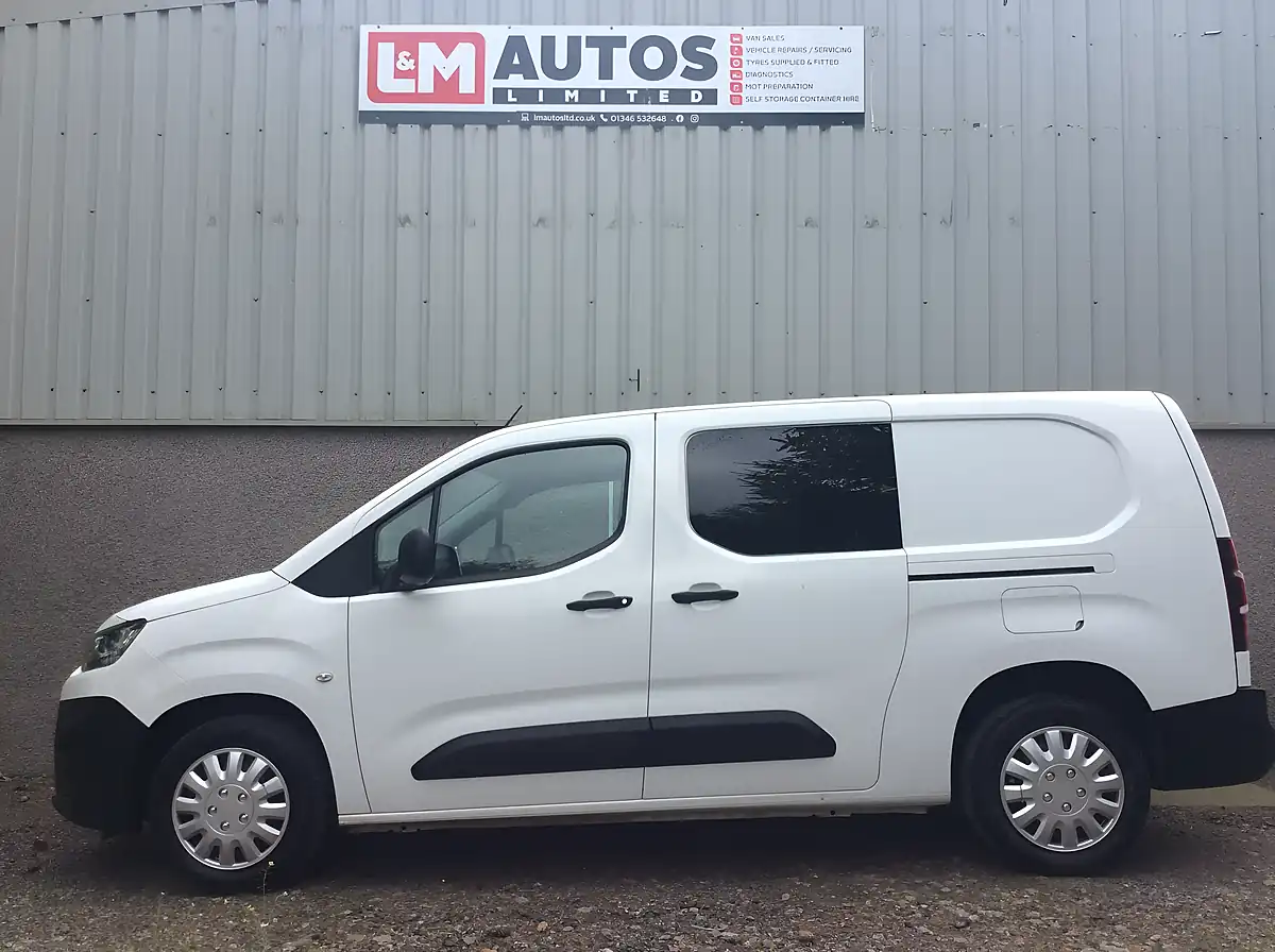 Used 2019 Citroen Berlingo Enterprise Xl White - Interior and Exterior details 4