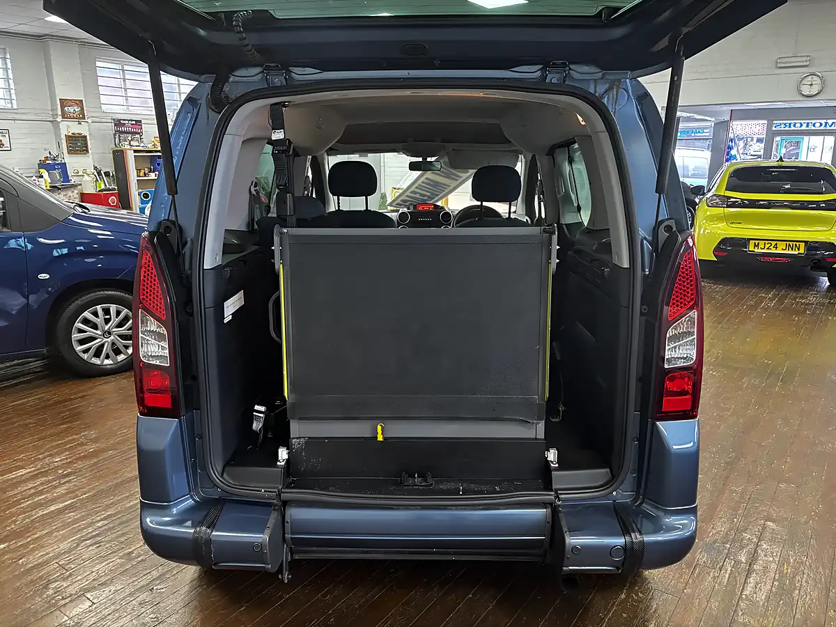 Used 2019 Citroen Berlingo Feel Blue - Interior and Exterior details 16