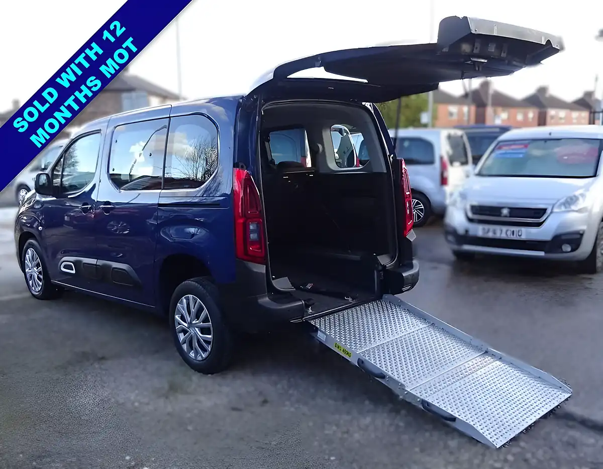 Used 2019 Citroen Berlingo Feel M Blue - Interior and Exterior details 15