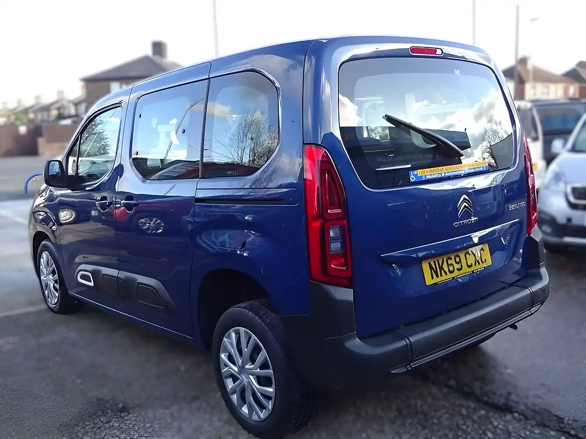 Used 2019 Citroen Berlingo Feel M Blue - Interior and Exterior details 16