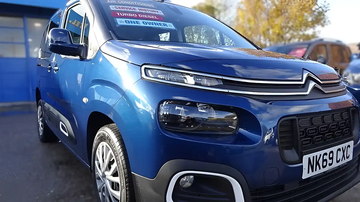 Used 2019 Citroen Berlingo Feel M Blue - Interior and Exterior details 17
