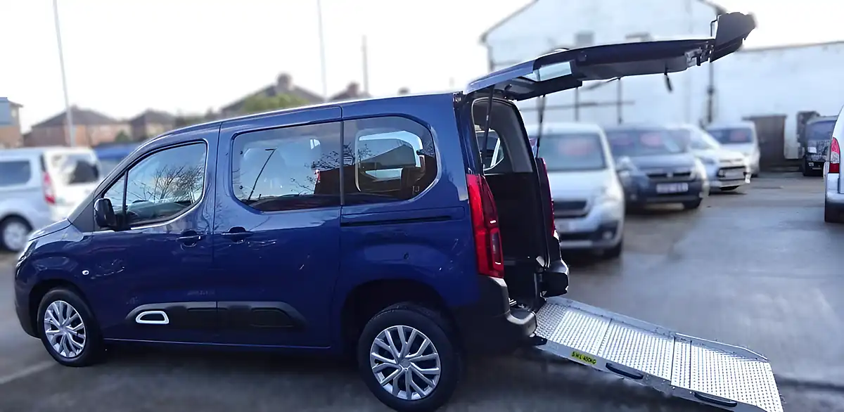 Used 2019 Citroen Berlingo Feel M Blue - Interior and Exterior details 19