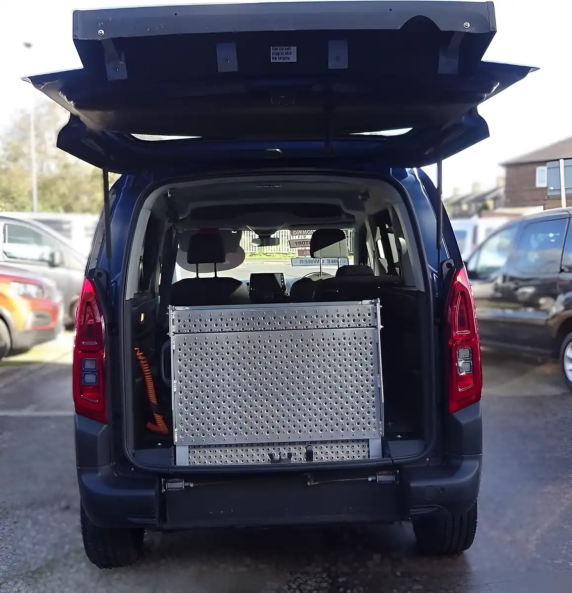 Used 2019 Citroen Berlingo Feel M Blue - Interior and Exterior details 7