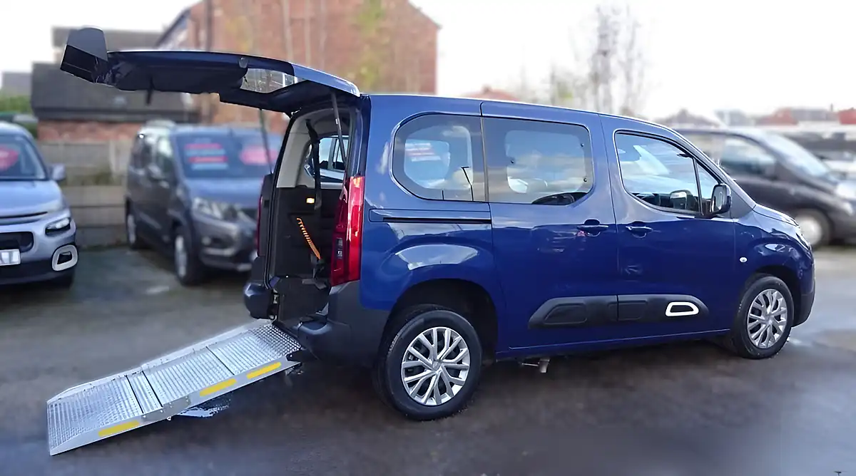 Used 2019 Citroen Berlingo Feel M Blue - Interior and Exterior details 9