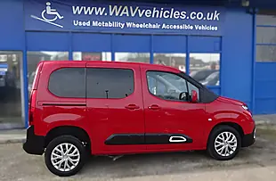 Used 2019 Citroen Berlingo Feel M Red - Interior and Exterior details 13