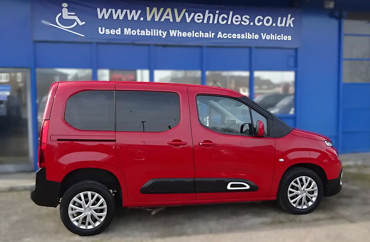 Used 2019 Citroen Berlingo Feel M Red - Interior and Exterior details 13