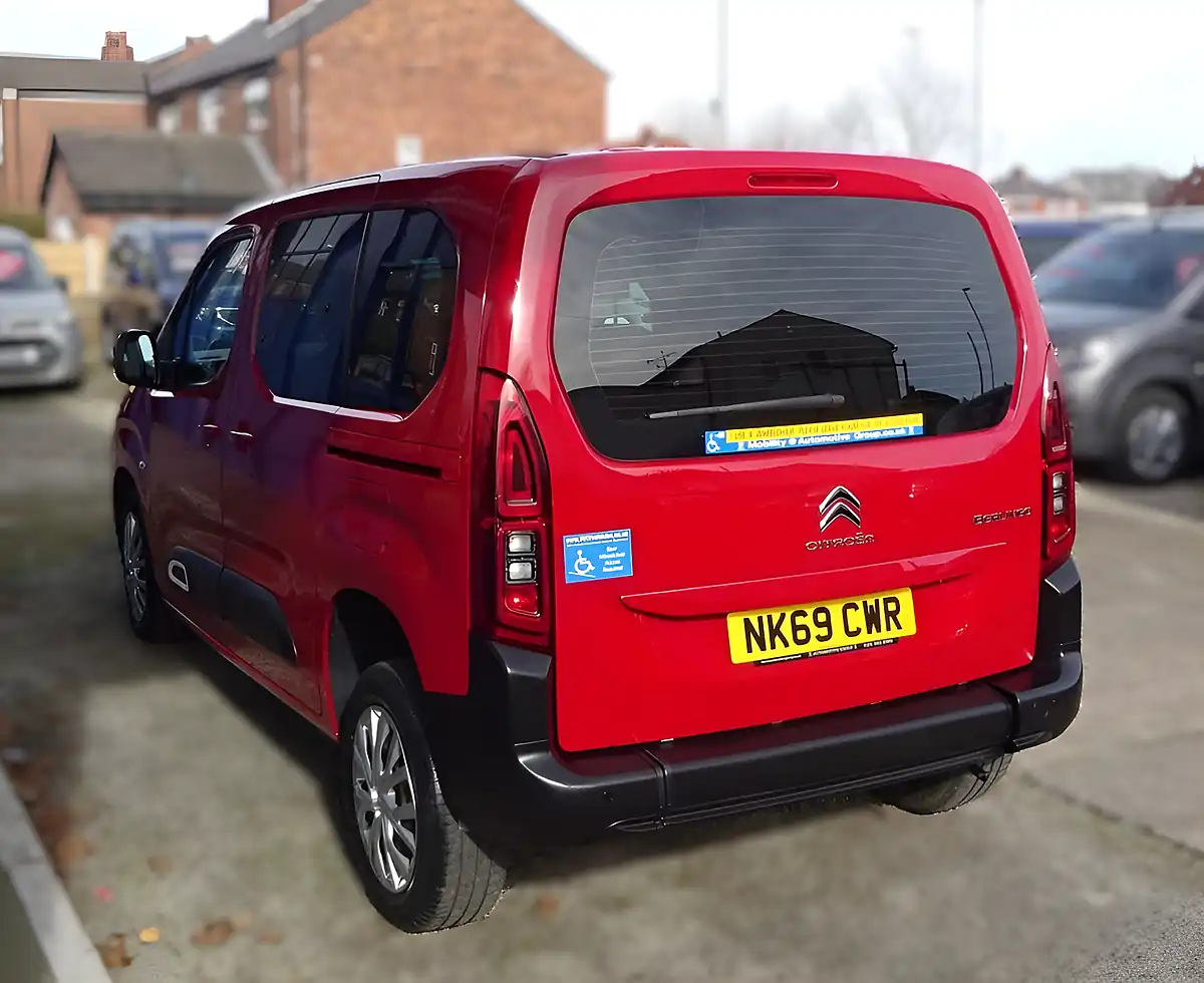 Used 2019 Citroen Berlingo Feel M Red - Interior and Exterior details 14