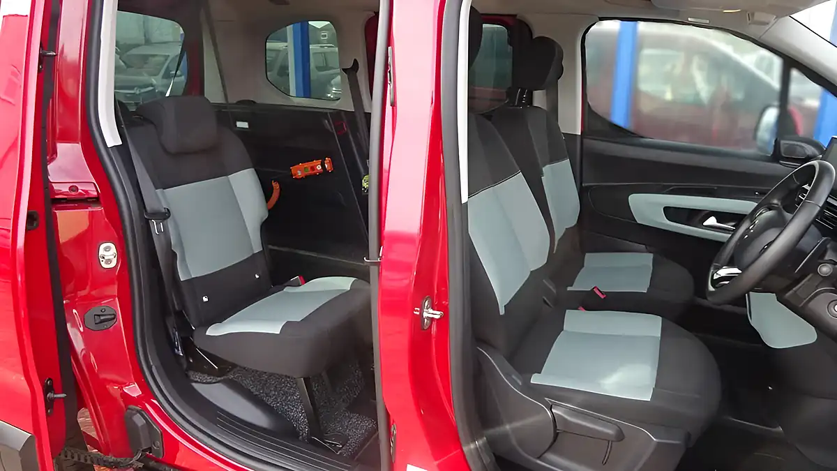 Used 2019 Citroen Berlingo Feel M Red - Interior and Exterior details 15