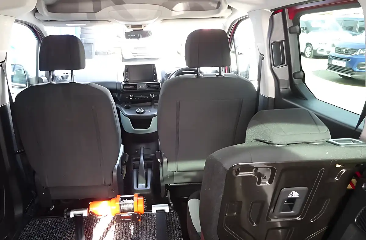 Used 2019 Citroen Berlingo Feel M Red - Interior and Exterior details 17