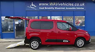 Used 2019 Citroen Berlingo Feel M Red - Interior and Exterior details 18