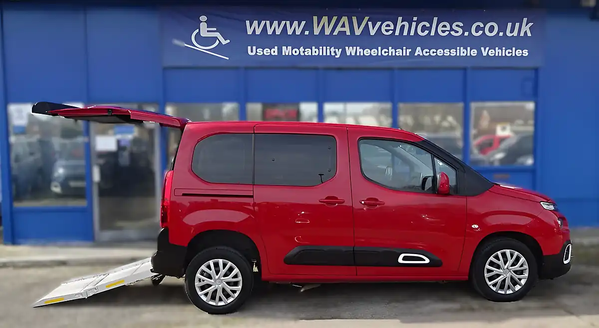 Used 2019 Citroen Berlingo Feel M Red - Interior and Exterior details 18