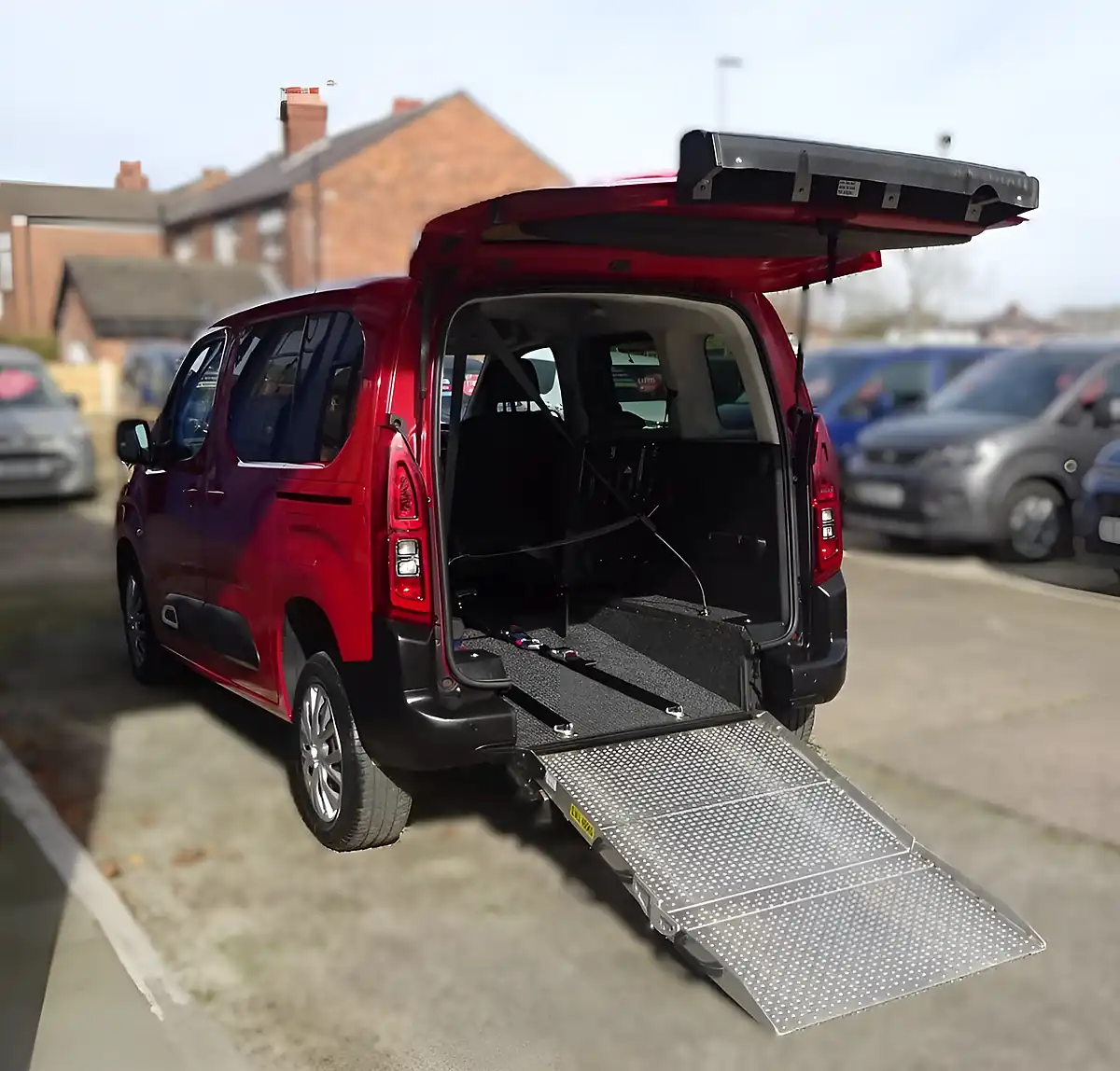 Used 2019 Citroen Berlingo Feel M Red - Interior and Exterior details 19
