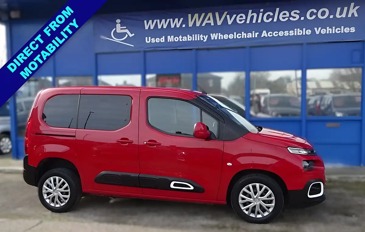 Used 2019 Citroen Berlingo Feel M Red - Interior and Exterior details 7